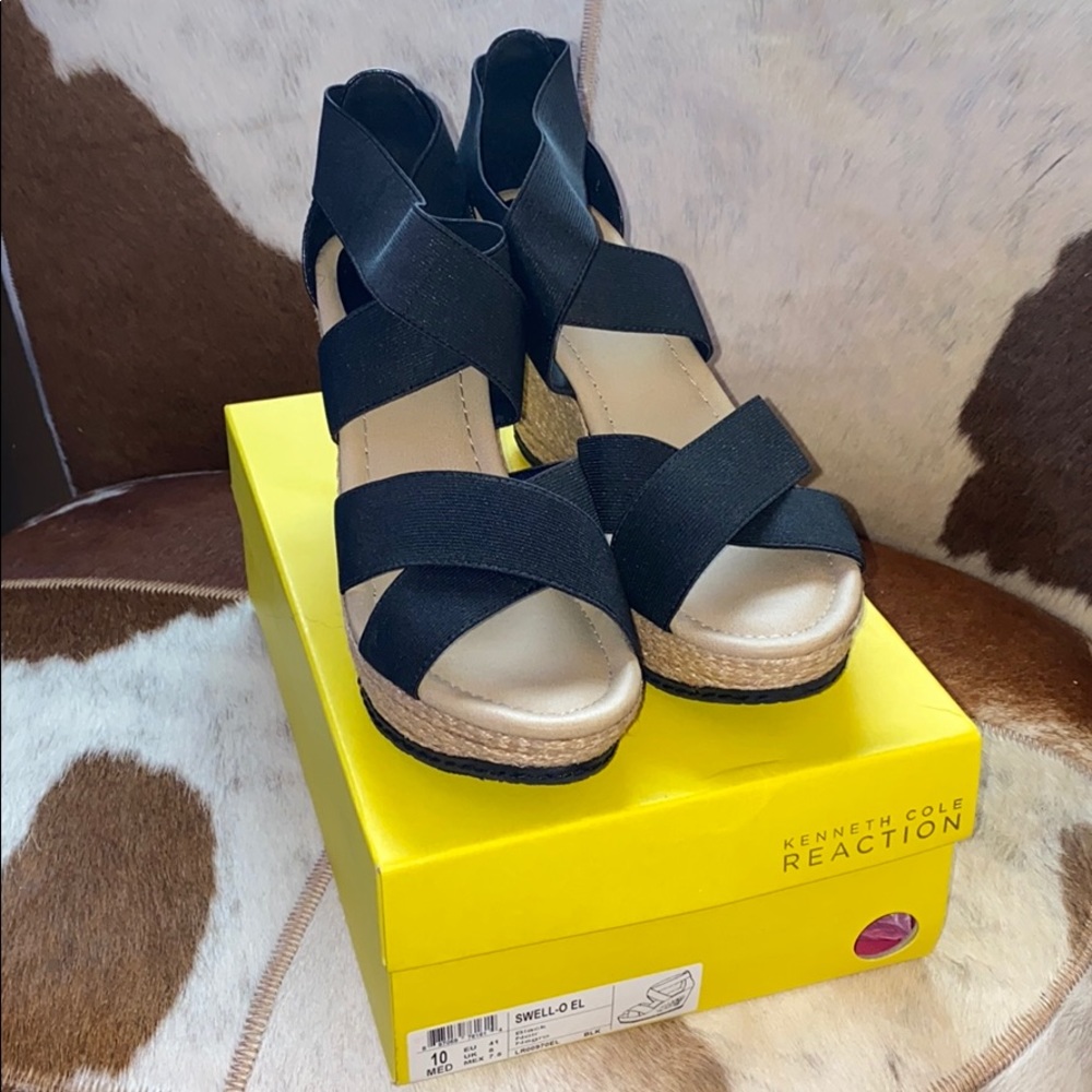 KENNETH COLE “ SWELL” NIB
